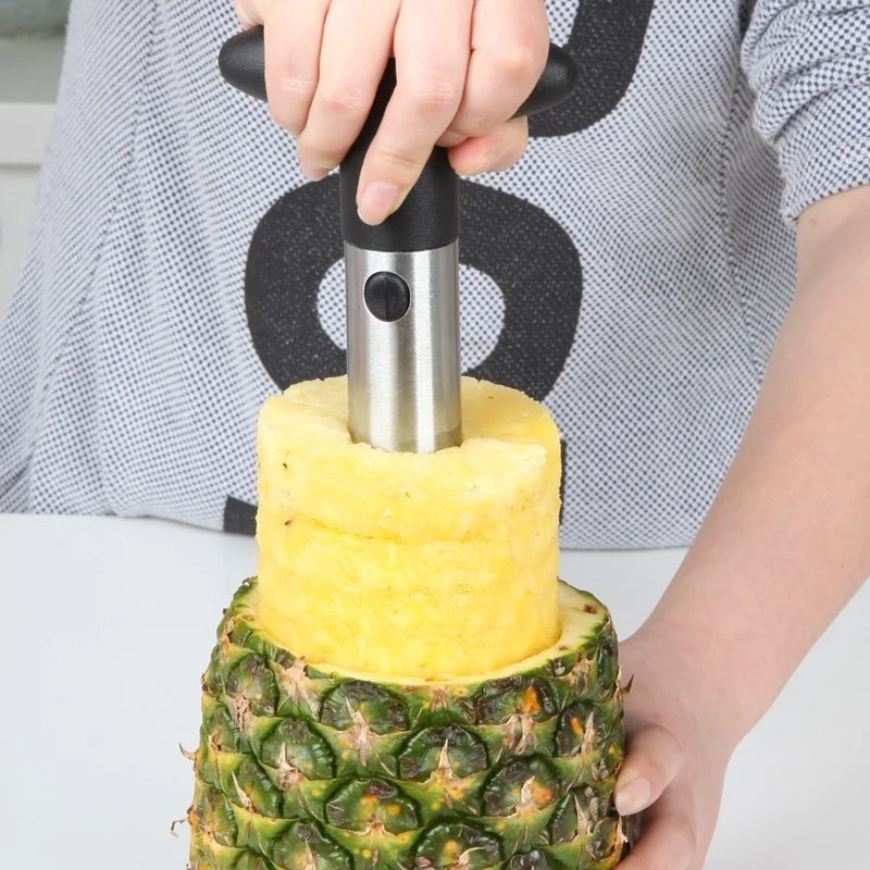 Effortlessly Slice Pineapples with Stainless Steel Cutter - Save Time in the Kitchen!